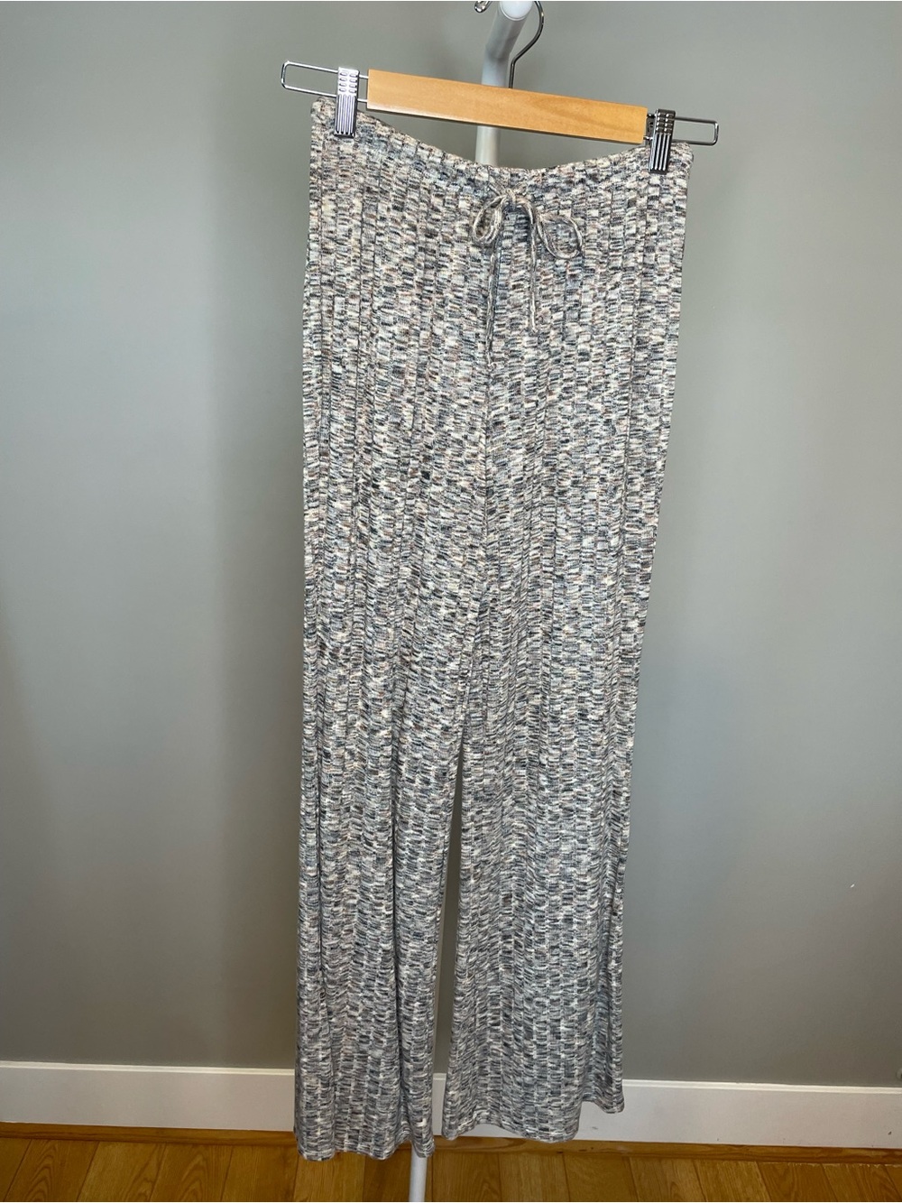 Billabong Marled Wide-Leg Knit Pants in Gray and Cream - Medium